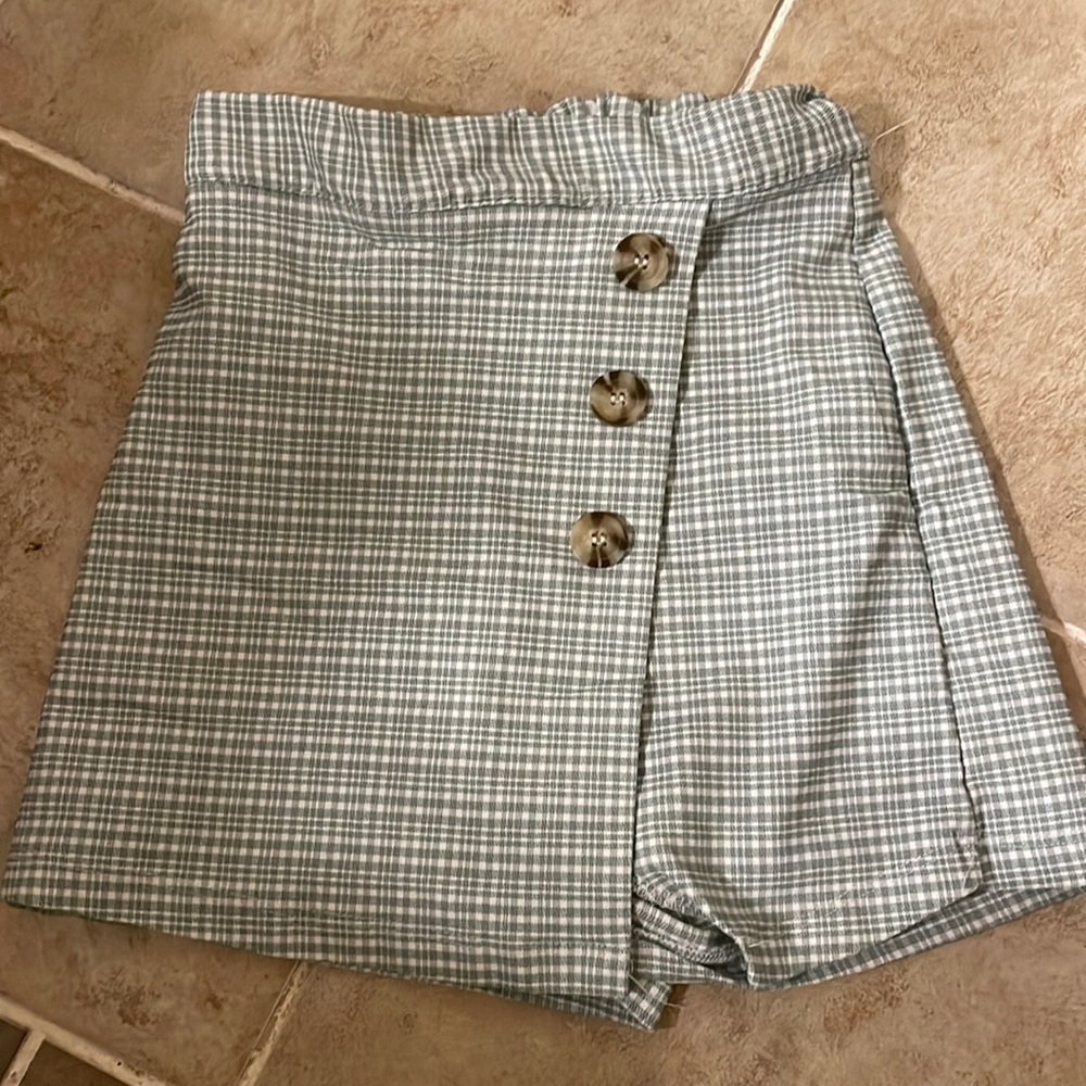 Green plaid altar’d state skort, size extra small
